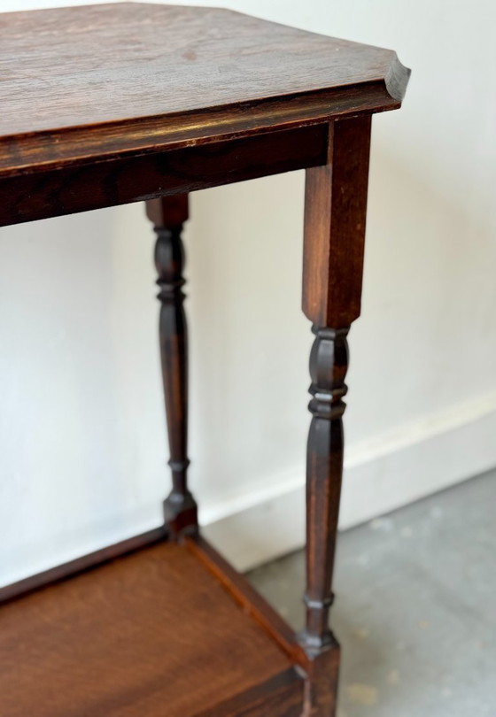 Image 1 of Mesa auxiliar antigua de madera con 2 niveles