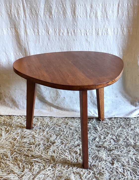 Image 1 of Tripod coffee table in free-form oak - 1950s/60s