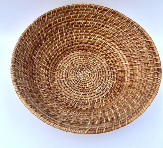 Image 1 of Panier en rotin tressé à la main – années 1970-1980