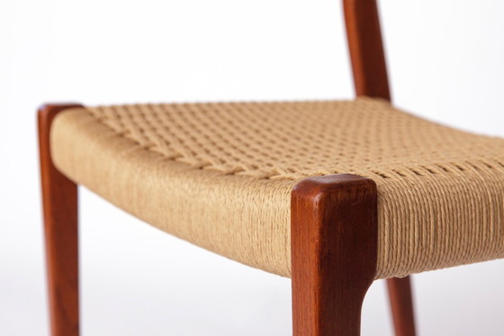 Image 1 of Coppia di sedie da pranzo in teak modello 71 di Niels Otto Møller, anni '50 | Stile moderno danese di metà secolo, sedute in