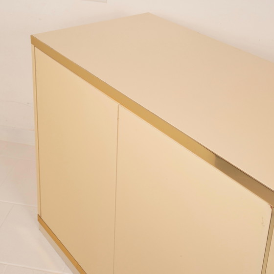 Willy Rizzo Hollywood Regency Sideboard aus Creme und Messing für Mario Sabot 1970 – Schränke (photo 4 of 19)