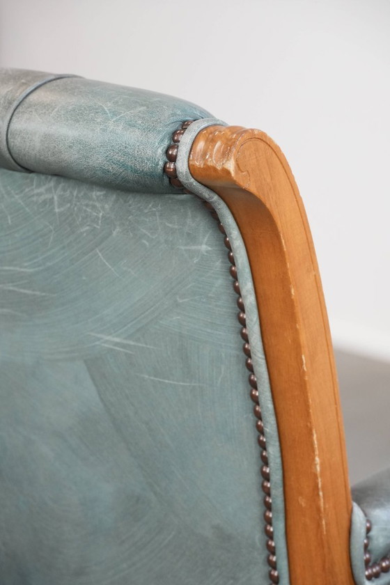 Image 1 of Sedia da ufficio Chesterfield in stile inglese classico con ruote in pelle di mucca azzurra e legno