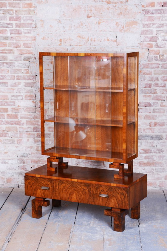 Gerestaureerde art-deco vitrinekast, walnoot en glas, Tsjechisch, jaren 1920 – Vitrinekasten, Metal (photo 10 of 15)