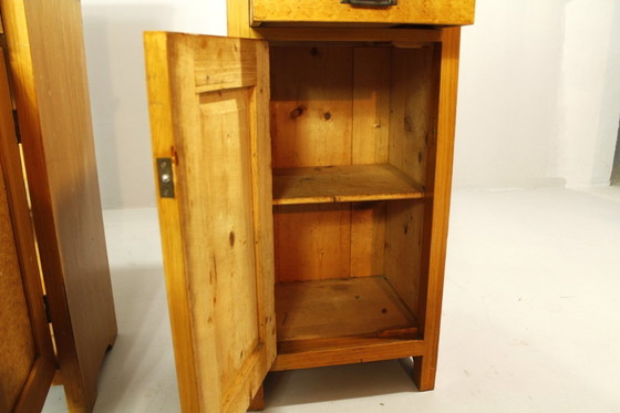 Image 1 of Mesitas de noche de arte popular bohemio, década de 1920, juego de 2