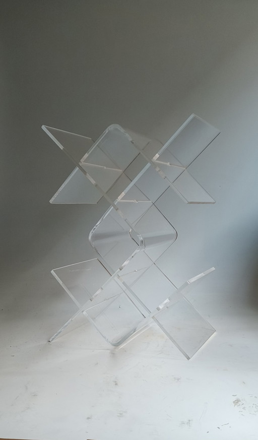 Porte-bouteilles en plexiglas au design vintage