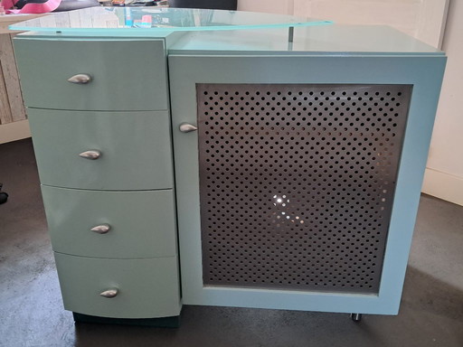 Cabinet with 4 drawers and wide pull-out drawer