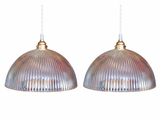 Een paar hanglampen van holofaanglas, jaren 1950.