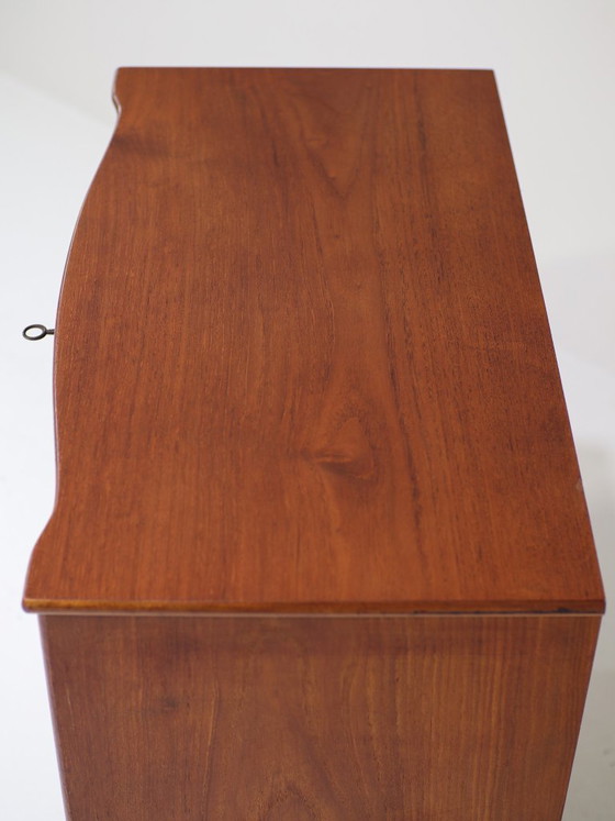 Image 1 of Commode en teck courbé, style vintage danois des années 1960