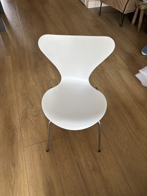 Image 1 of 4 Originele Vlinderstoelen (Serie 7) – Professioneel Gespoten Wit