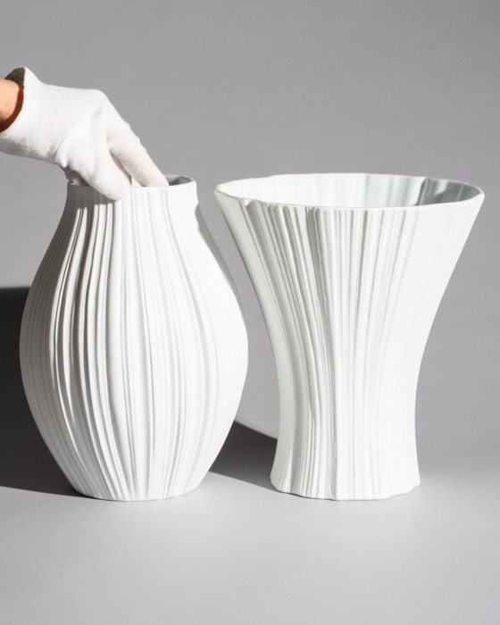Image 1 of Martin Freyer per Rosenthal "Plissée" Duo di vasi XL in porcellana bisquit, Germania 1968
