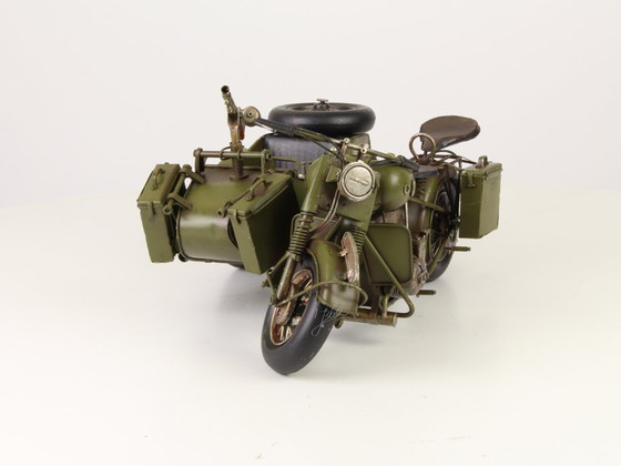 Image 1 of replica leger motor in metaal