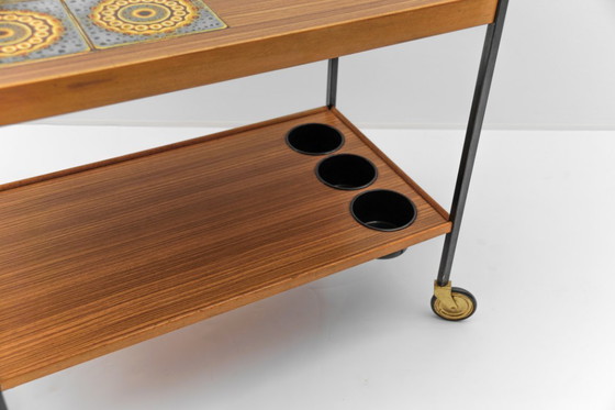 Image 1 of Vintage serveerwagen van walnoothout en keramiek, jaren 60