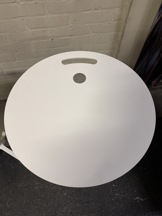 Image 1 of Table basse Little Friend (2 pièces) – Blanche, par Kasper Salto pour Fritz Hansen