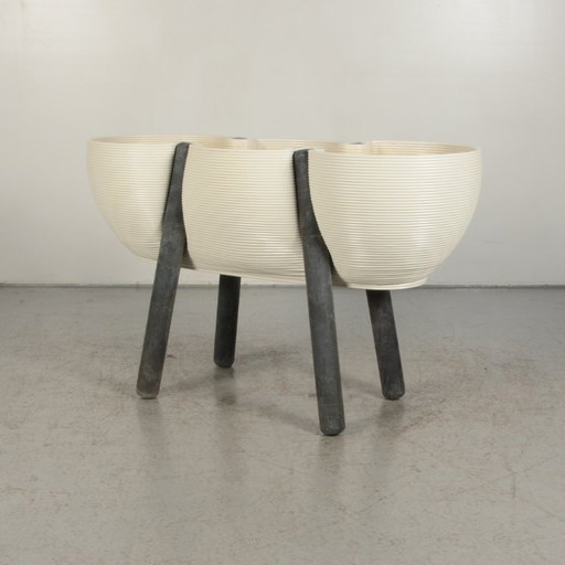 1x Dirk van der Kooi planter, 3D printed