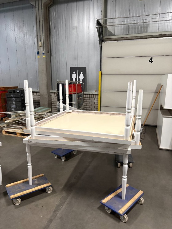 Image 1 of Grote witte houten tafel 150x150 cm – Landelijke stijl