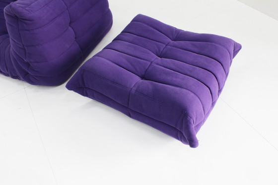 Image 1 of Ligne Roset Canapé Togo avec accoudoirs et pouf Par Michel Ducaroy