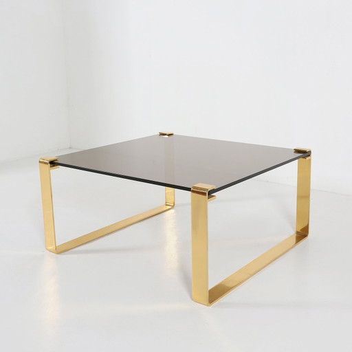  Mesa de centro moderna de mediados de siglo con base dorada y tablero de cristal, década de 1970