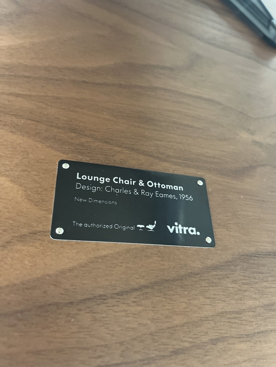 Image 1 of Sillón Vitra Eames con otomana - Nogal negro - Cuero Nero F