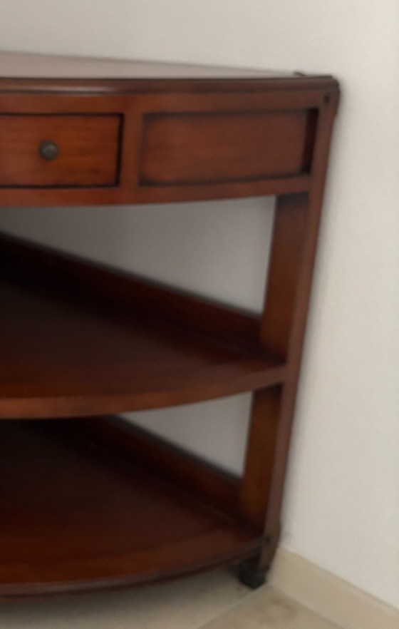 Image 1 of hoekkastje rondlopend