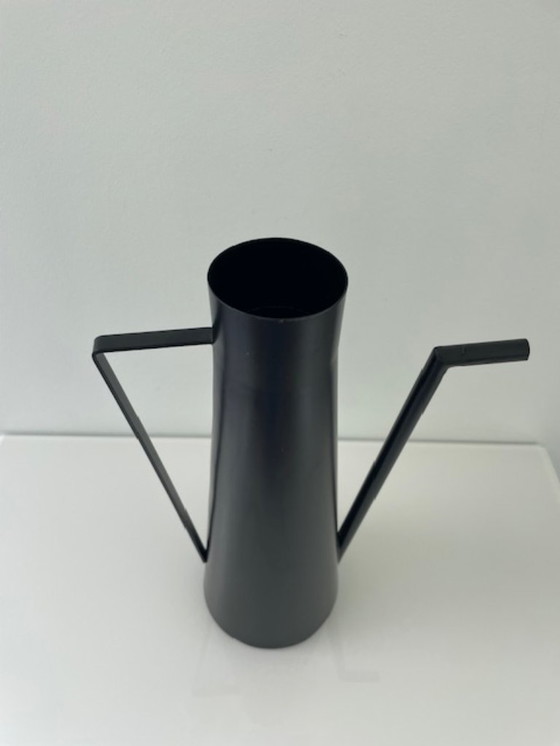Image 1 of Annaffiatoio/vaso di design minimalista "Portici" in ferro nero opaco