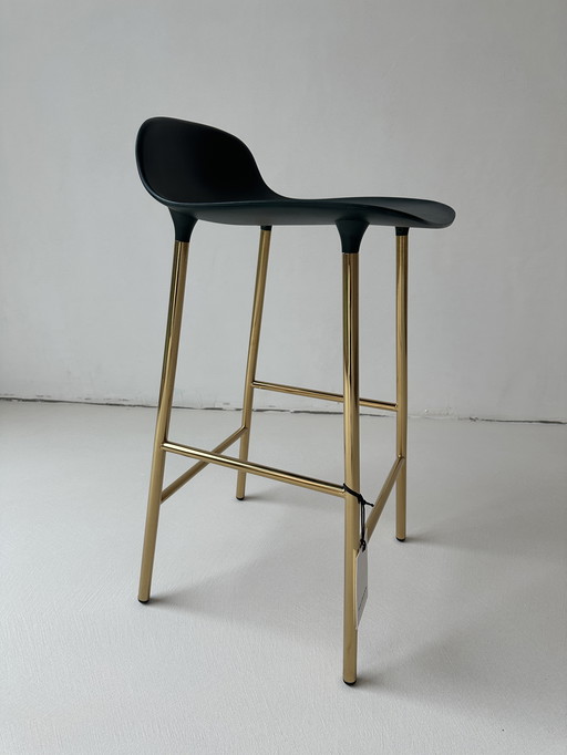 Sgabello da bar Normann Copenhagen Form
