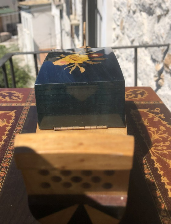 Image 1 of Gondole miniature musicale et porte-cigarettes, début 1960, Sorrente, Italie