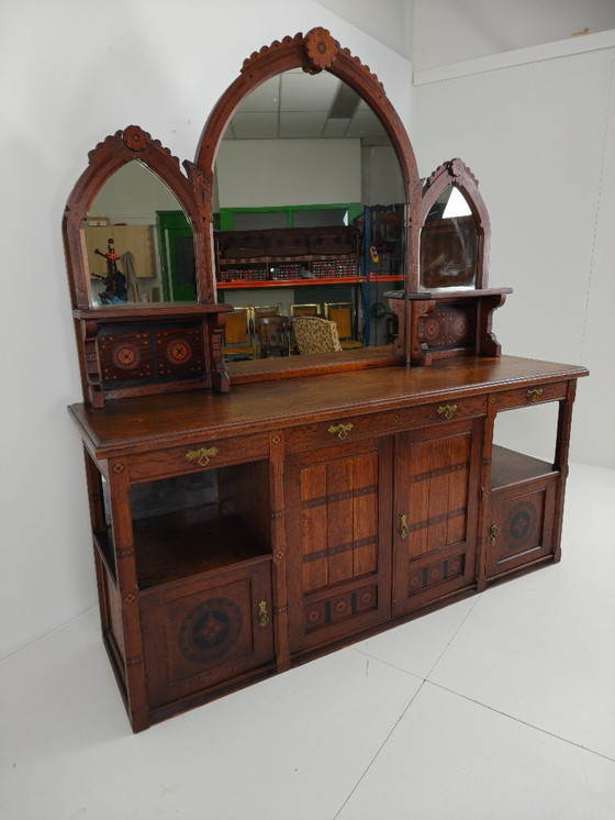 Image 1 of Zeldzaam 19e-eeuws Engels Arts & Crafts eiken sideboard van Pratt & Prince – met ingelegd zonnebloemmotief