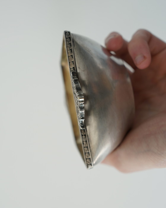 Image 1 of Vide-Poche / Cendrier Carré Vintage en Métal Argenté – Poinçons “8” et “KM” Style Art Déco 1930