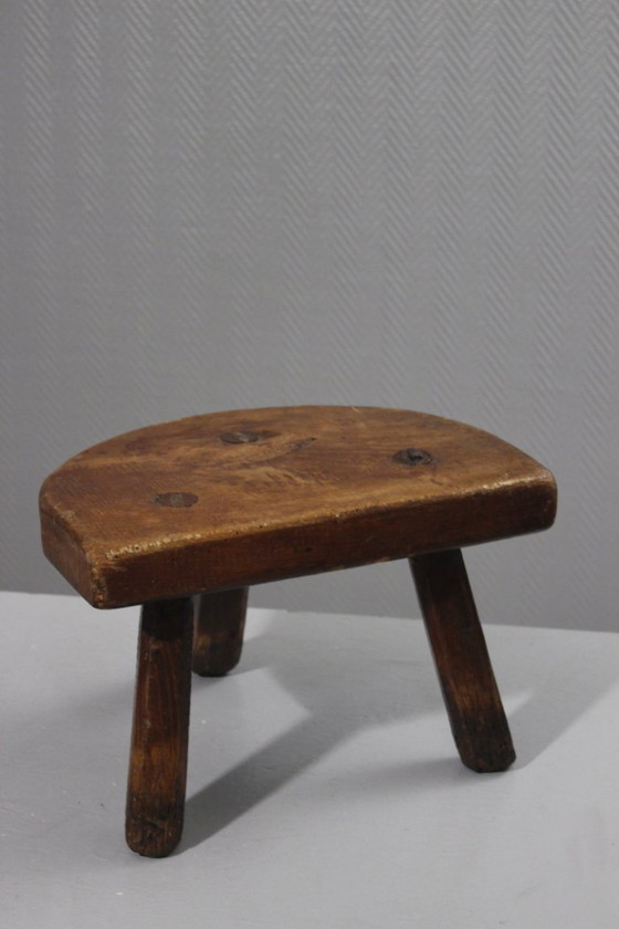 Image 1 of Sgabello da mungitura in legno massello, arte popolare francese, XX secolo