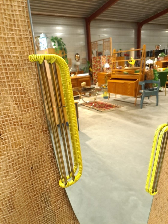 Image 1 of Spiegel met gele kunststof details