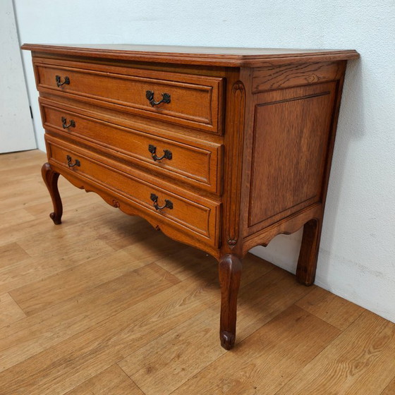 Image 1 of Vintage houten Queen Ann ladekastje dressoir ladekast