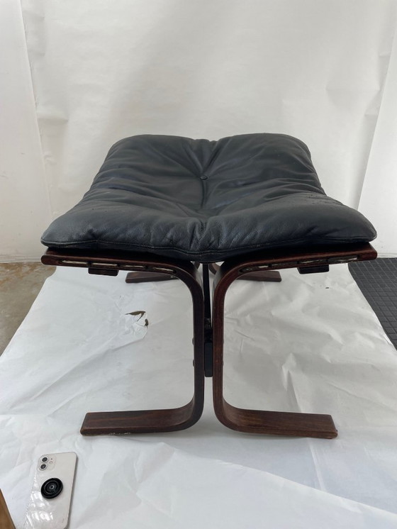 Image 1 of Siesta armchair and footrest in black leather and mahogany wood