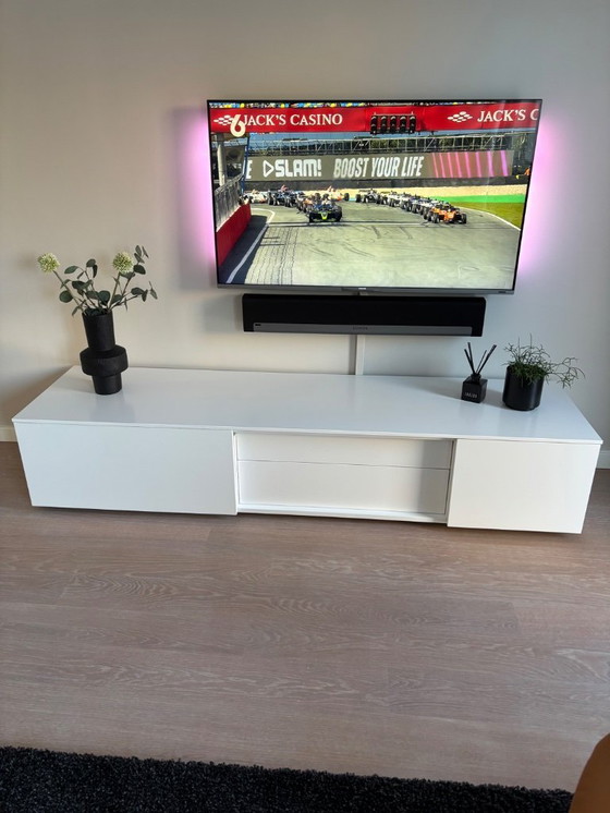 Image 1 of Moderner, eleganter KARAT-TV-Schrank