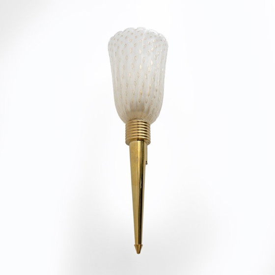 Image 1 of Paire d'appliques murales italiennes modernes du milieu du siècle en laiton et verre de Murano Pulegoso