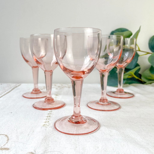 5 Verres à vin rouge vintage en verre rose facetté – Années 50 – Élégance française