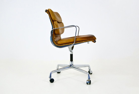 Stoel met zacht kussen, ontworpen door Charles & Ray Eames voor Herman Miller, jaren 70. – Bureaustoelen (photo 4 of 10)
