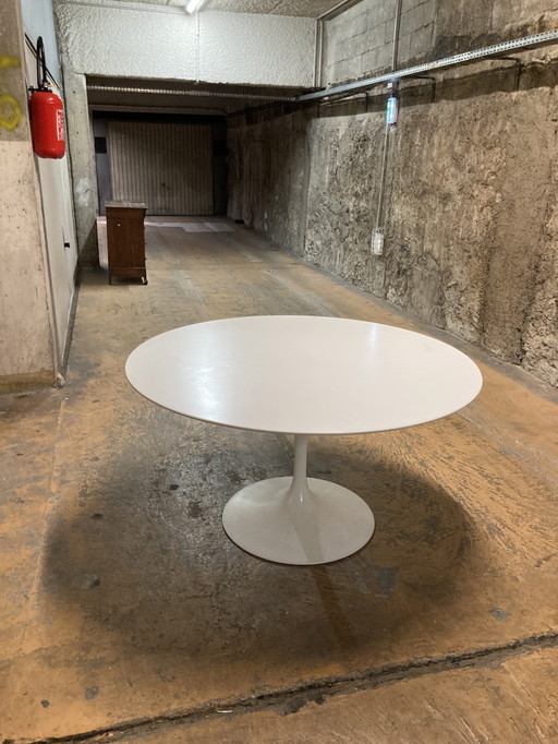 Tulipe Table 137 cm by Eero Saarinen for Knoll signed