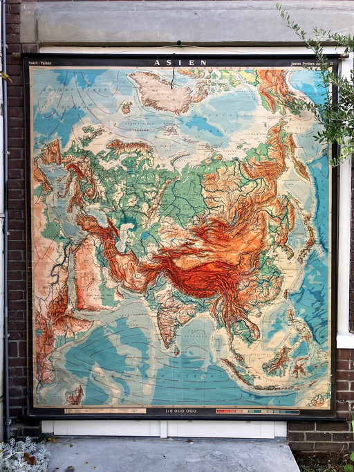 Beautiful XXL vintage wall map of Asia (old school print)