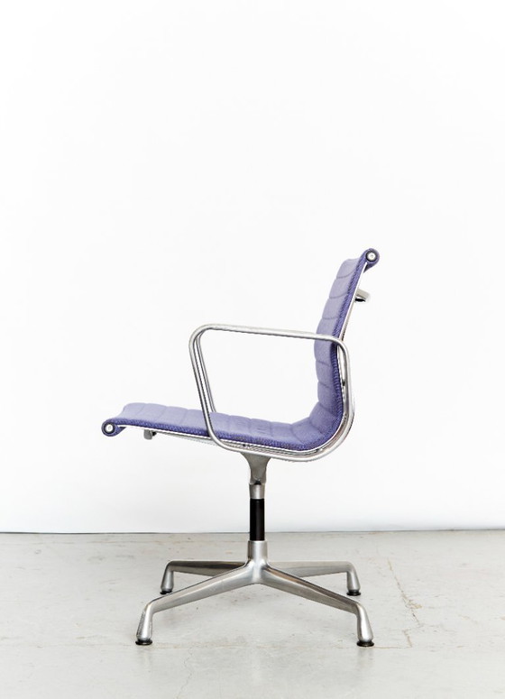 Image 1 of Sedia di gruppo in alluminio Charles & Ray Eames EA 108 per Vitra