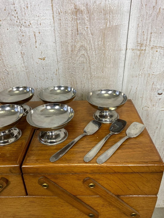 Image 1 of 6 ice cream cups and small spoons