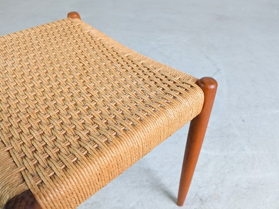 Image 1 of Originele Niels O Møller kruk J.L. Møllers model 80 Deens teakhout