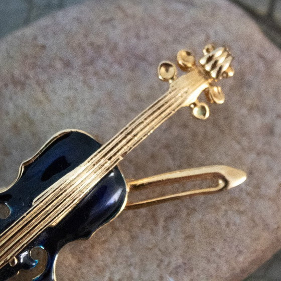 Image 1 of Broche violon vintage : émail bleu marine et métal doré