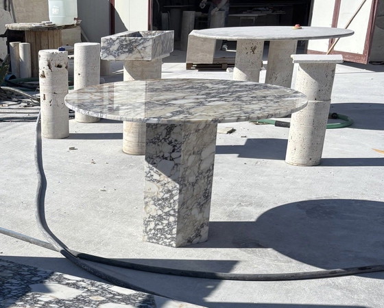 Image 1 of Runder Esstisch aus Viola Calacatta-Marmor