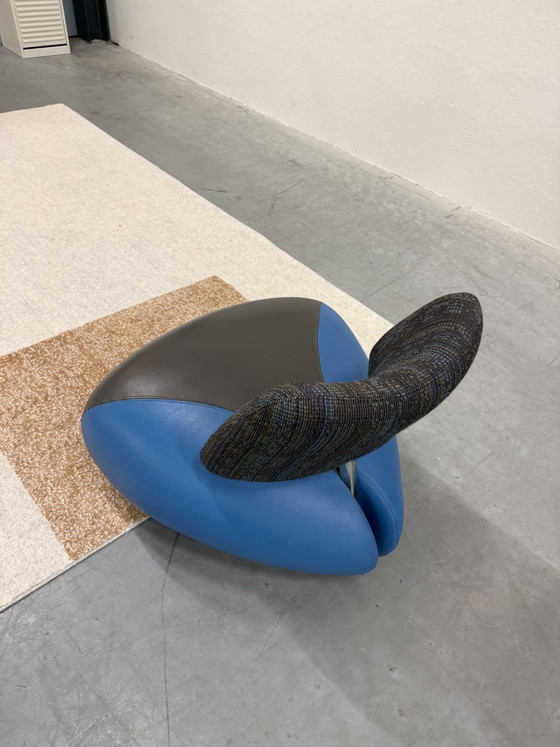 Image 1 of Leolux Pallone Ma Armchair blue fabric leather