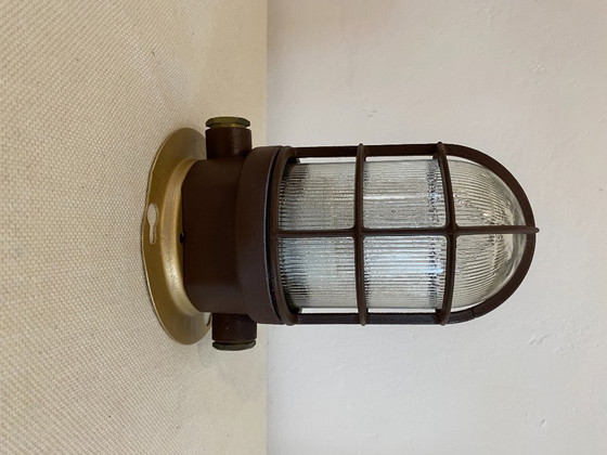 Vintage industriële wandlamp met kooiconstructie – jaren 70 – Wandlampen, Metal, Glass (photo 5 of 9)