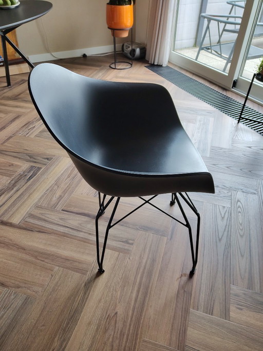 Stühle für TOOU von Simone Viola entworfen