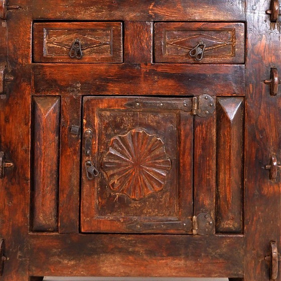 Image 1 of Aparador rústico español del siglo XX - 2 cajones