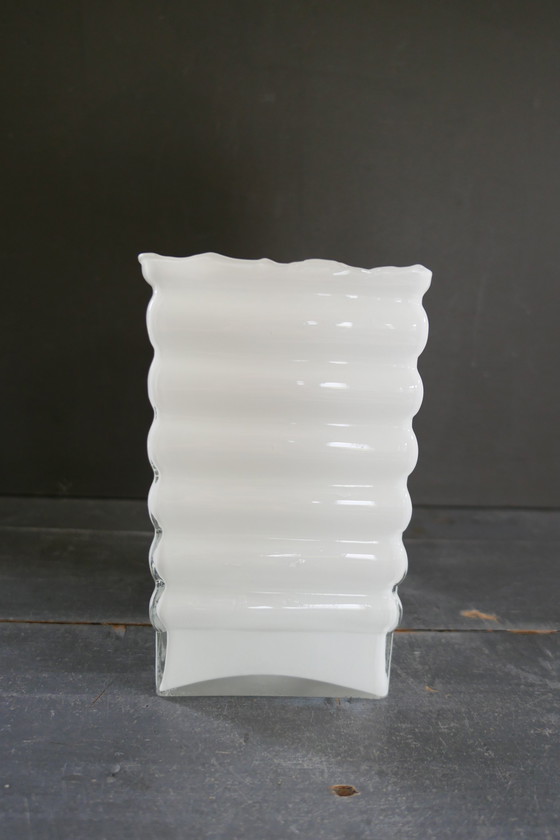 Image 1 of Vase Vintage en verre séparé blanc