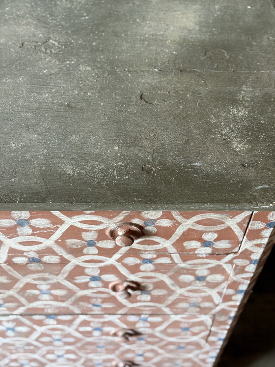 Image 1 of Cassettiera antica a fiori patina antica