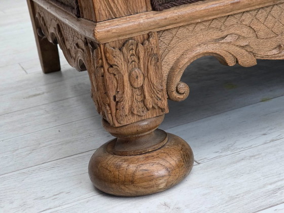 Image 1 of 1950er Jahre, dänisches 3-Sitzer-Sofa, Möbelwolle, massives geschnitztes Eichenholz.